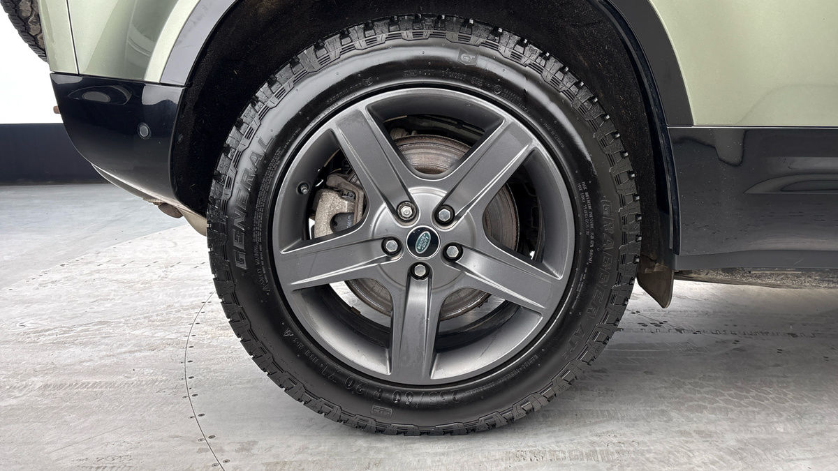 Land Rover Defender 110 Image 10