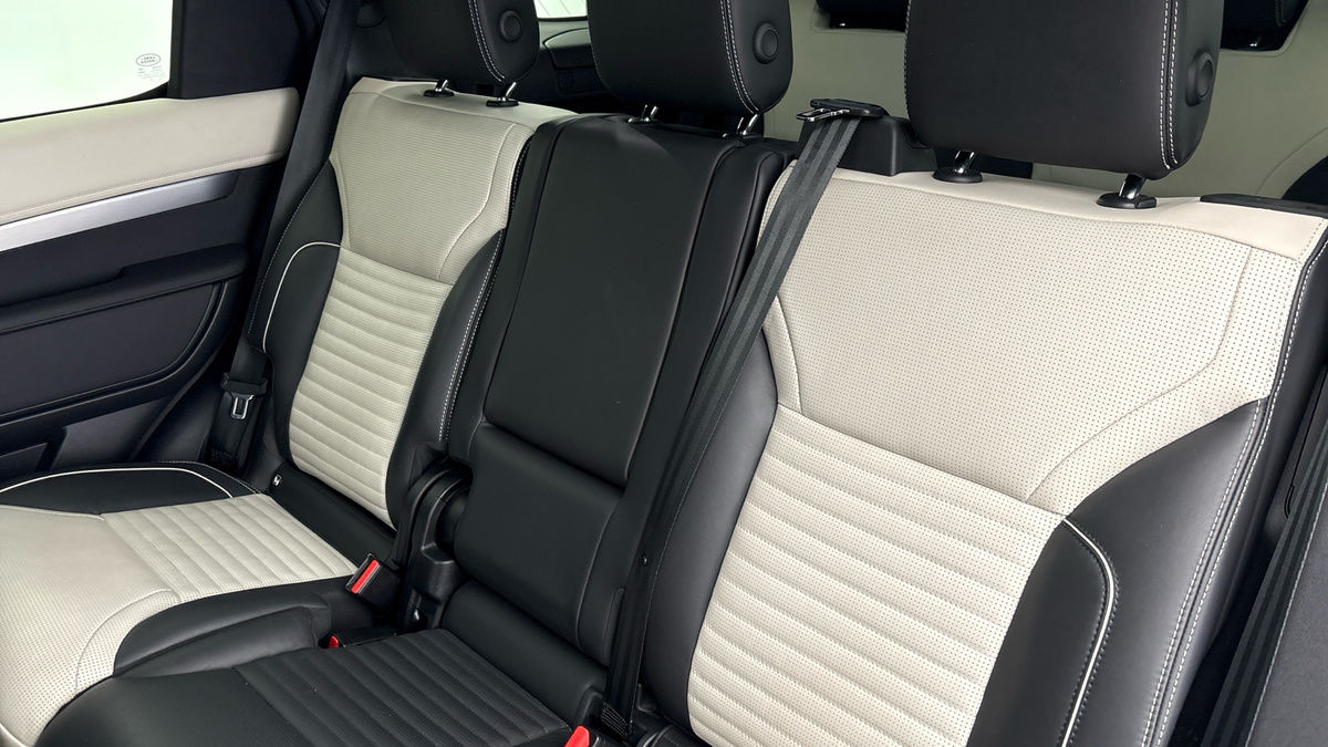 Land Rover Discovery Image 8