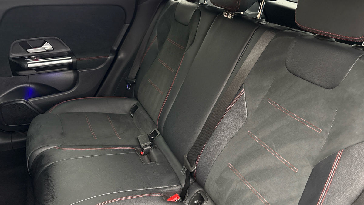 Mercedes-Benz GLA Image 8