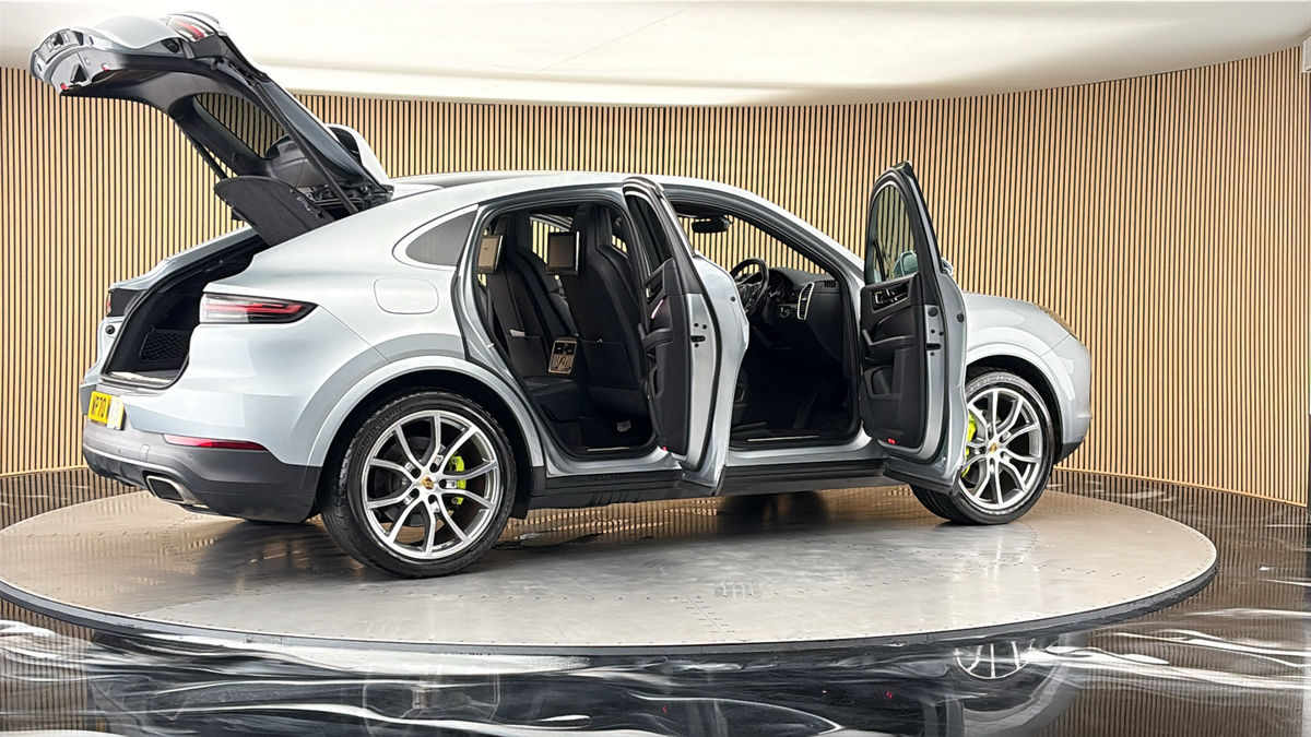 More views of Porsche Cayenne
