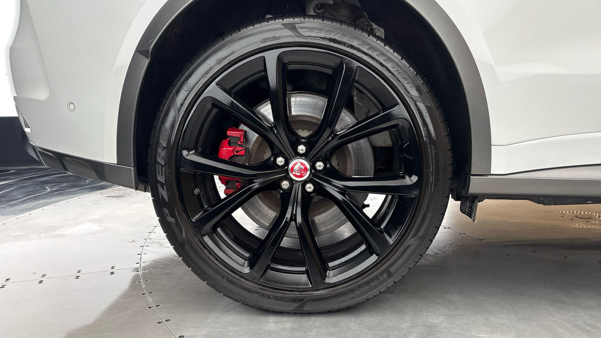 Jaguar F-PACE Image 19