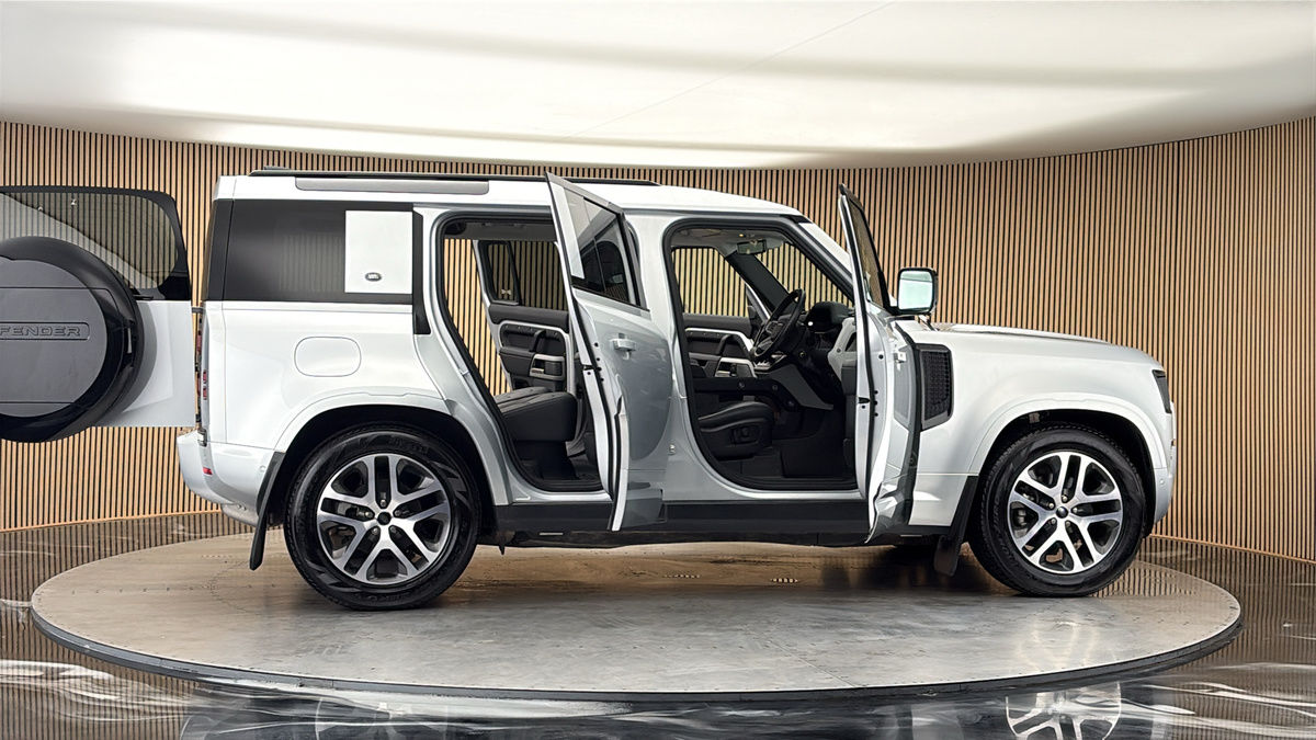 More views of Land Rover Defender 110