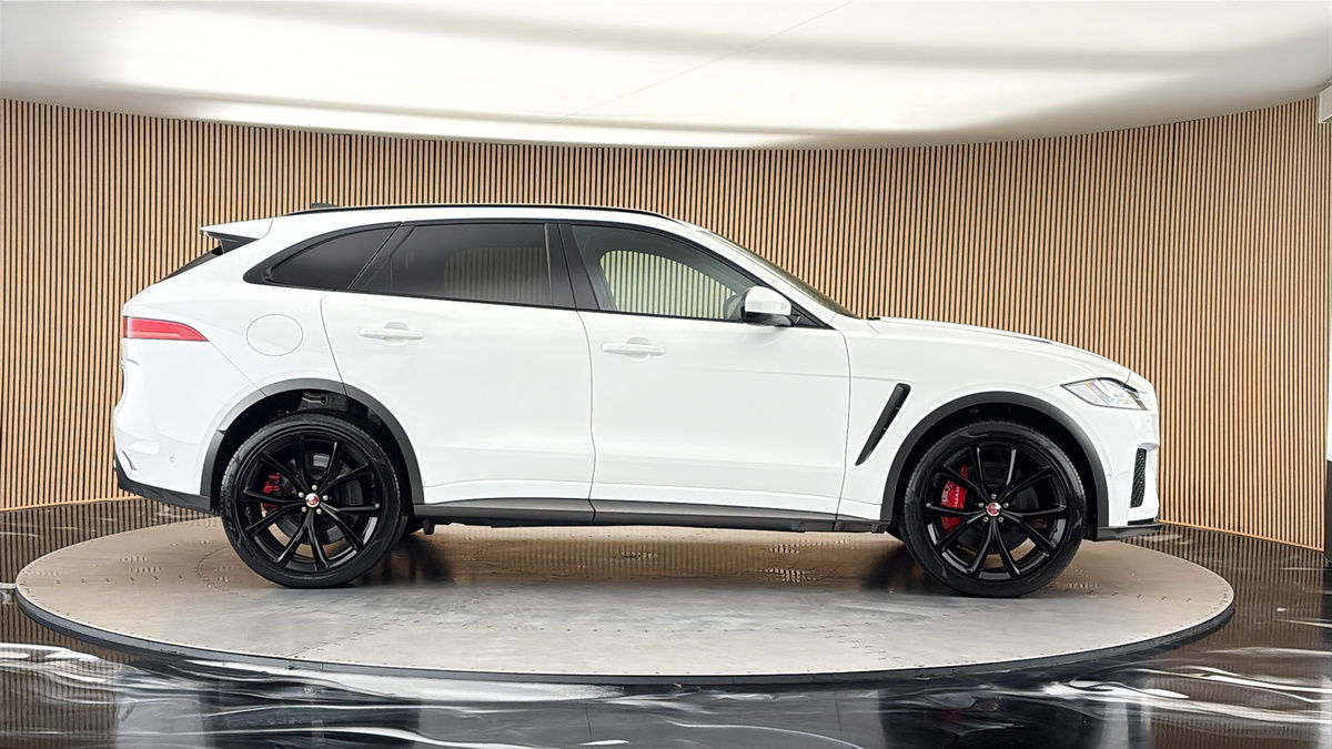 Jaguar F-PACE Image 32