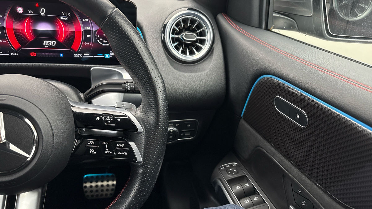 Mercedes-Benz GLB Image 14