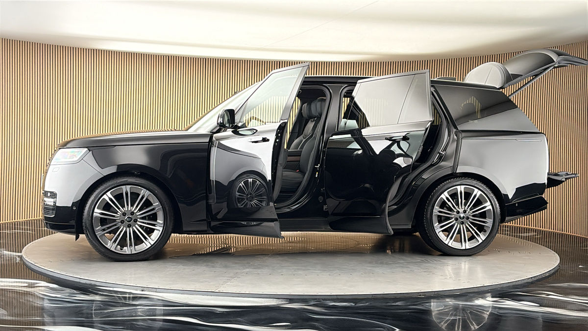 More views of Land Rover Range Rover