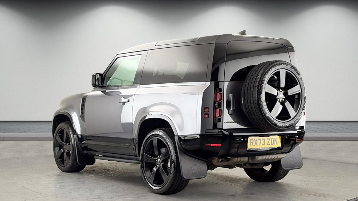 Land Rover Defender 90 Image 2