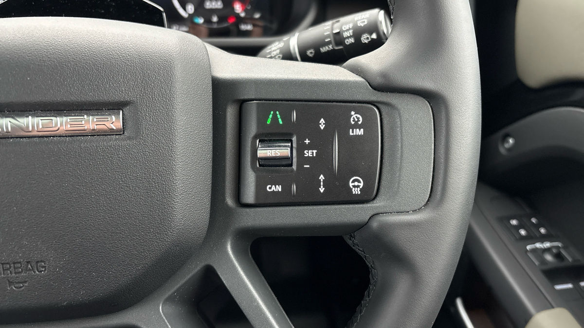 Land Rover Defender 90 Image 14