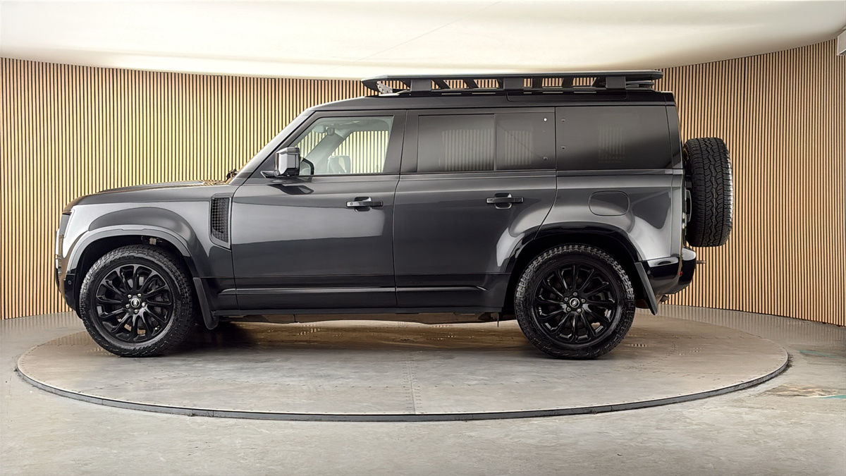 More views of Land Rover Defender 110