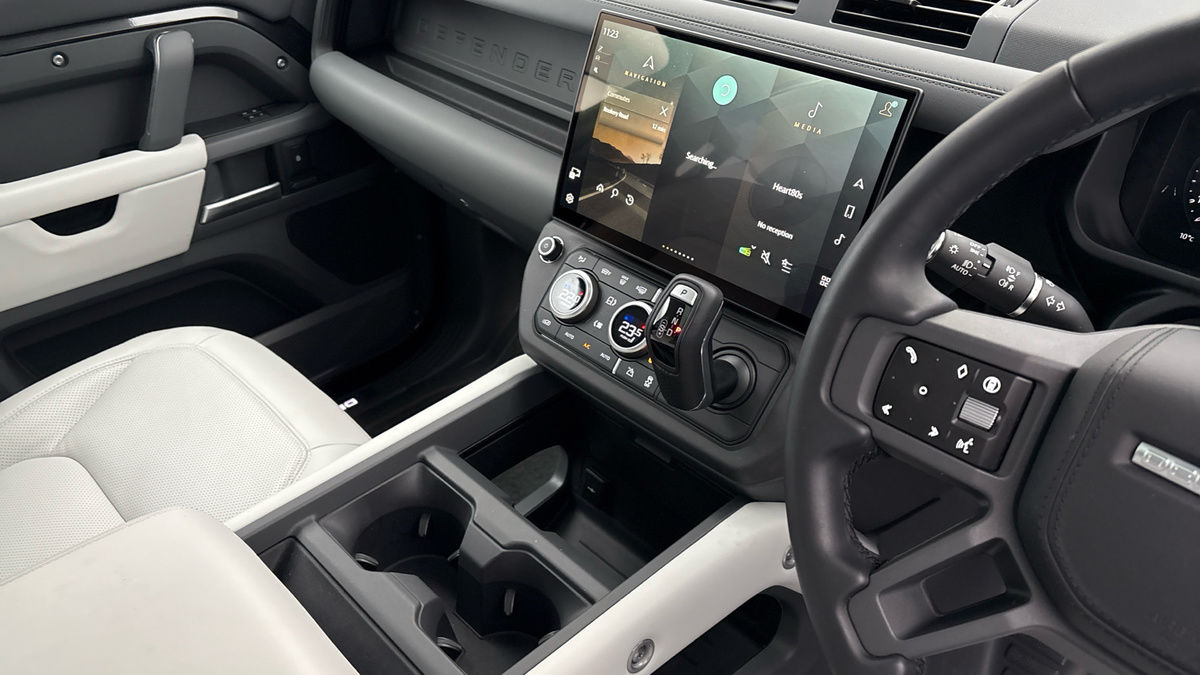 Land Rover Defender 110 Urban Image 18