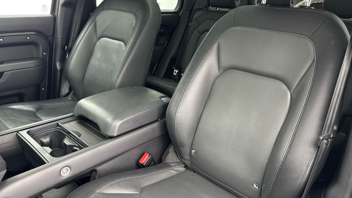 Land Rover Defender 110 Urban Image 20