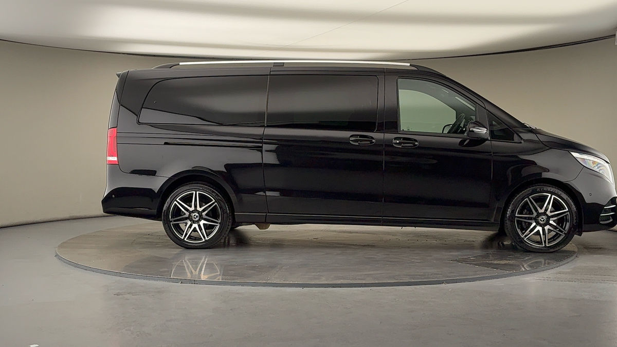 Mercedes-Benz V Class Image 16