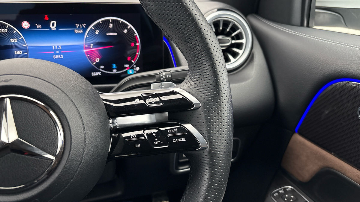 Mercedes-Benz GLB Image 14