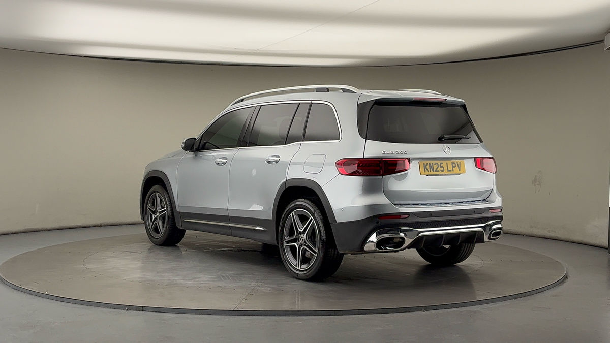 Mercedes-Benz GLB Image 2