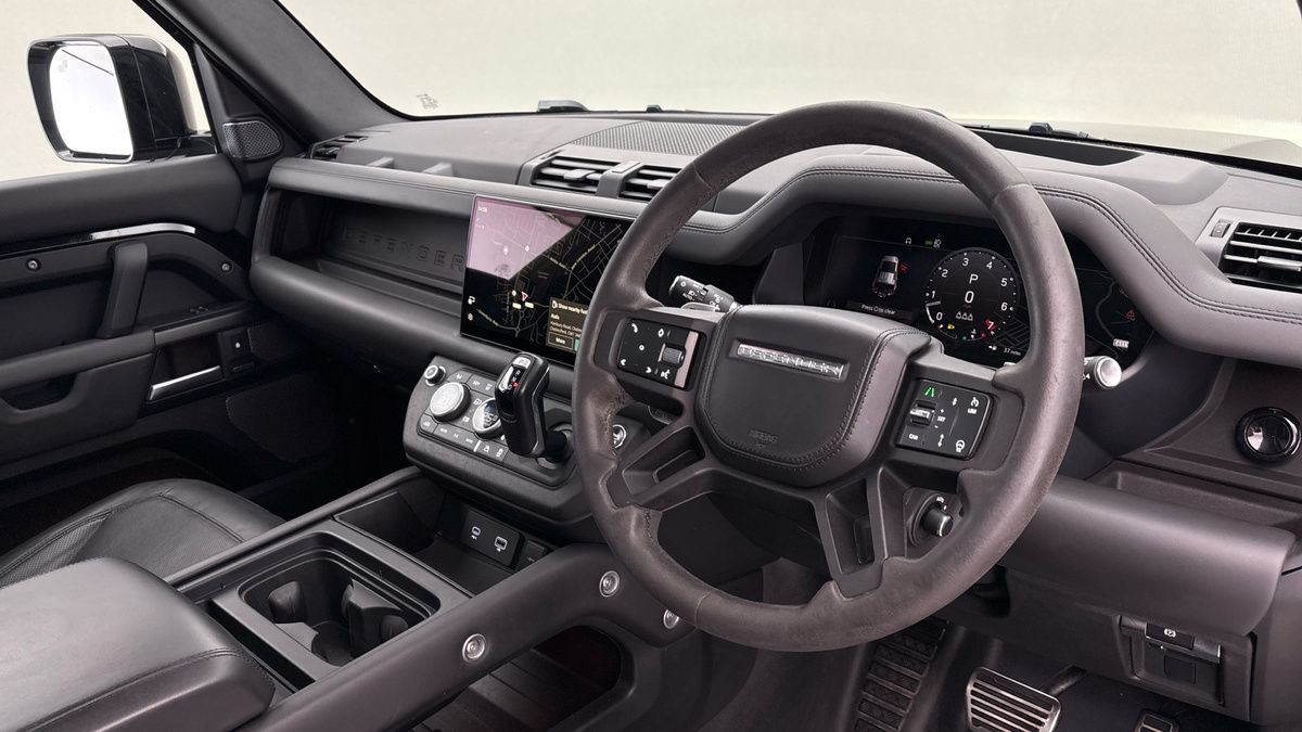 Land Rover Defender 110 Image 5