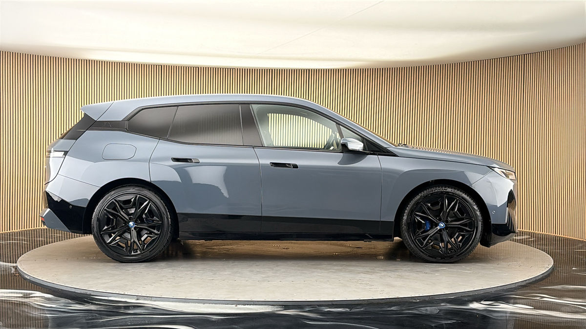 BMW iX Image 16