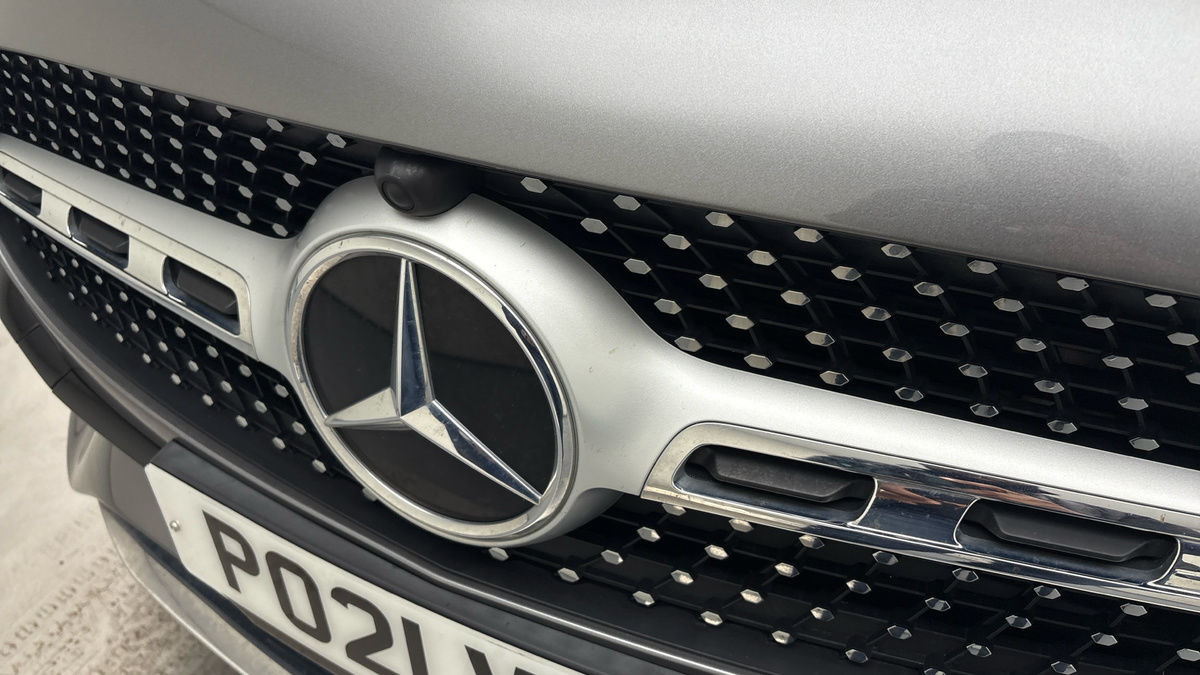 Mercedes-Benz GLA Image 24