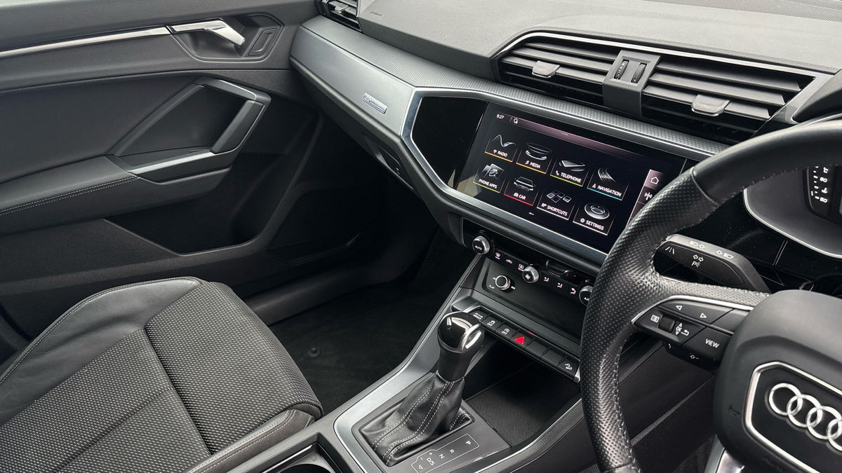 Audi Q3 Image 18