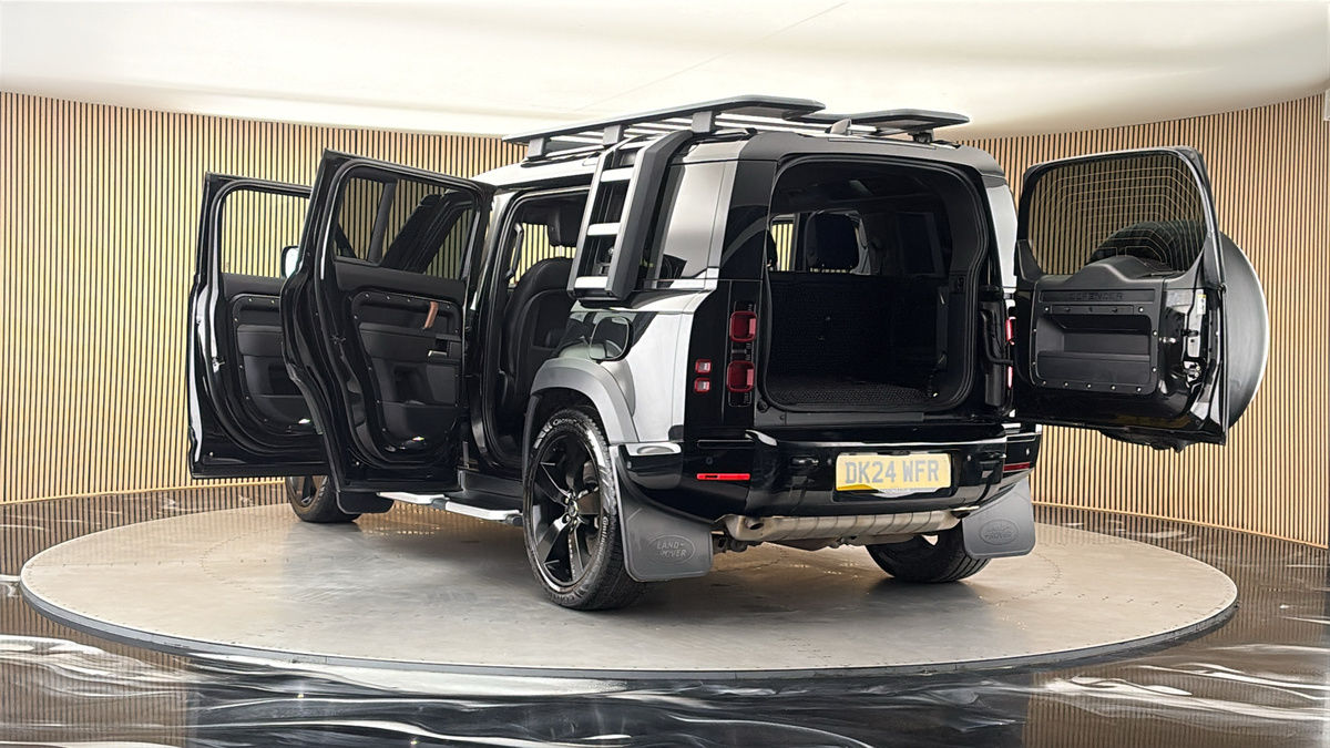 Land Rover Defender 110 Image 23