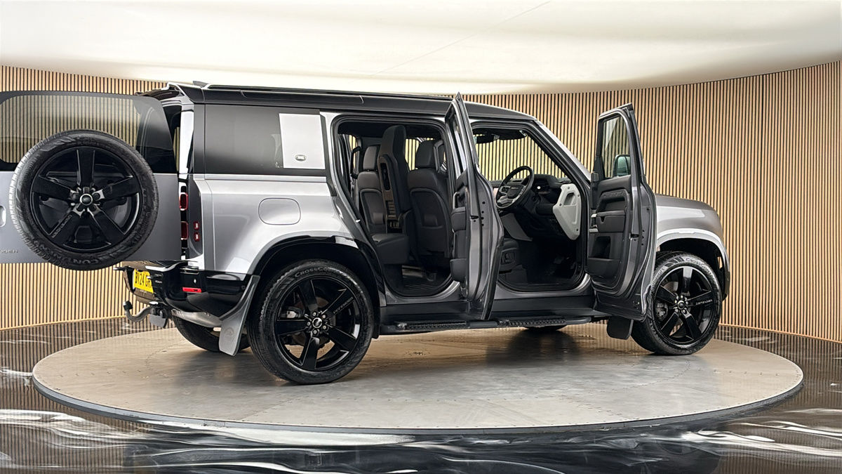 More views of Land Rover Defender 110