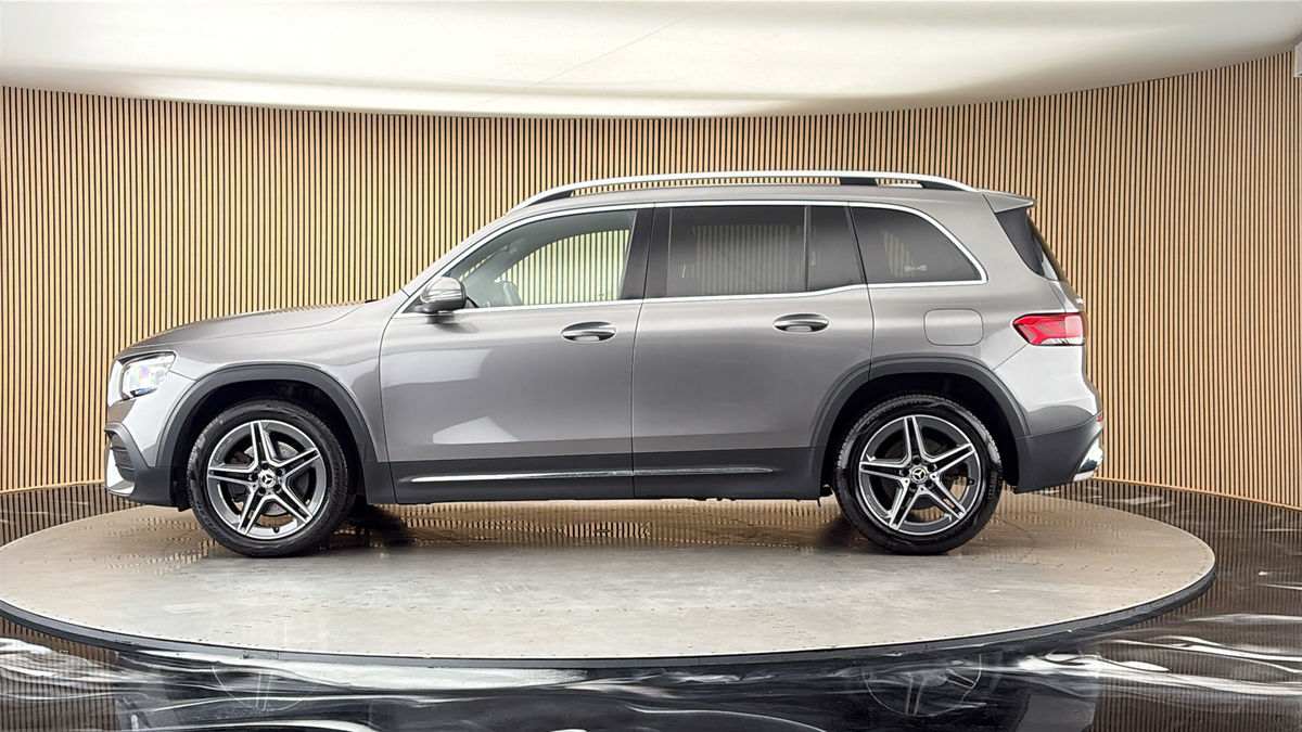 Mercedes-Benz GLB Image 15