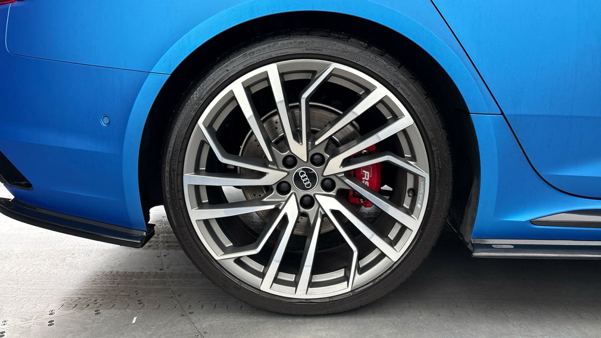 Audi RS4 Avant Image 10