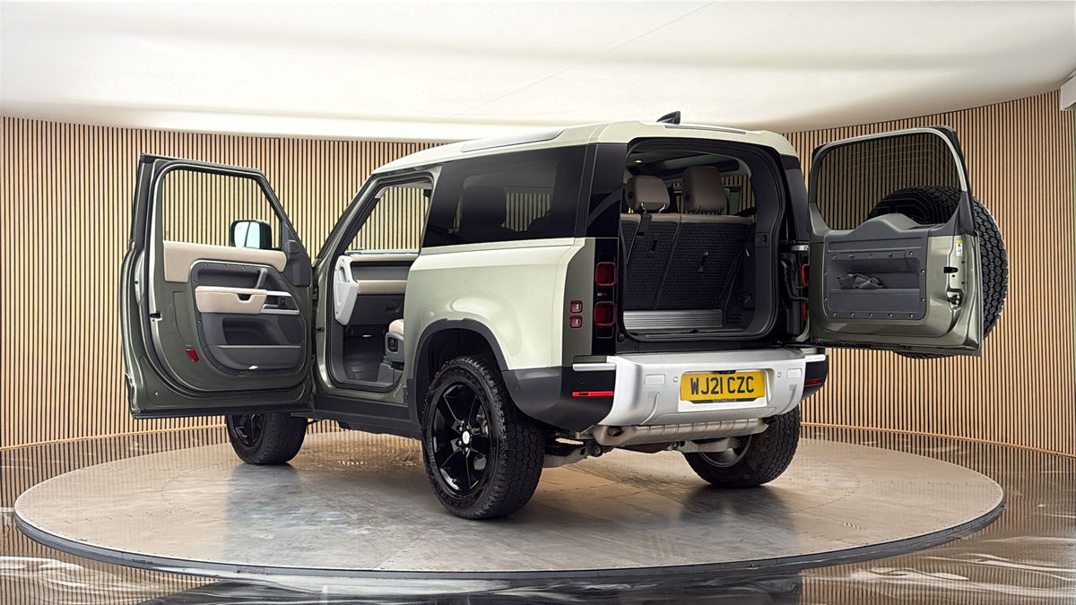 Land Rover Defender 90 Image 23