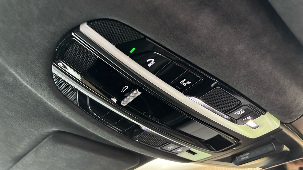 Porsche Cayenne Image 32