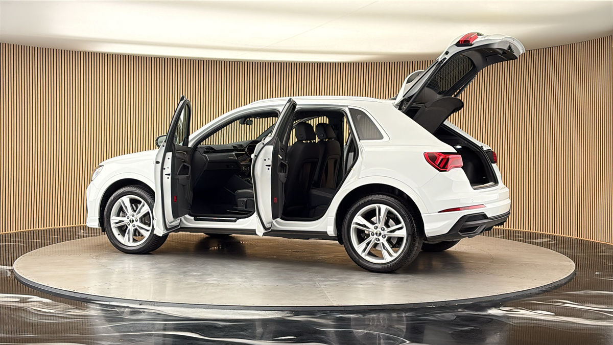 More views of Audi Q3