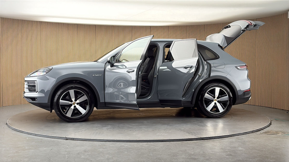More views of Porsche Cayenne