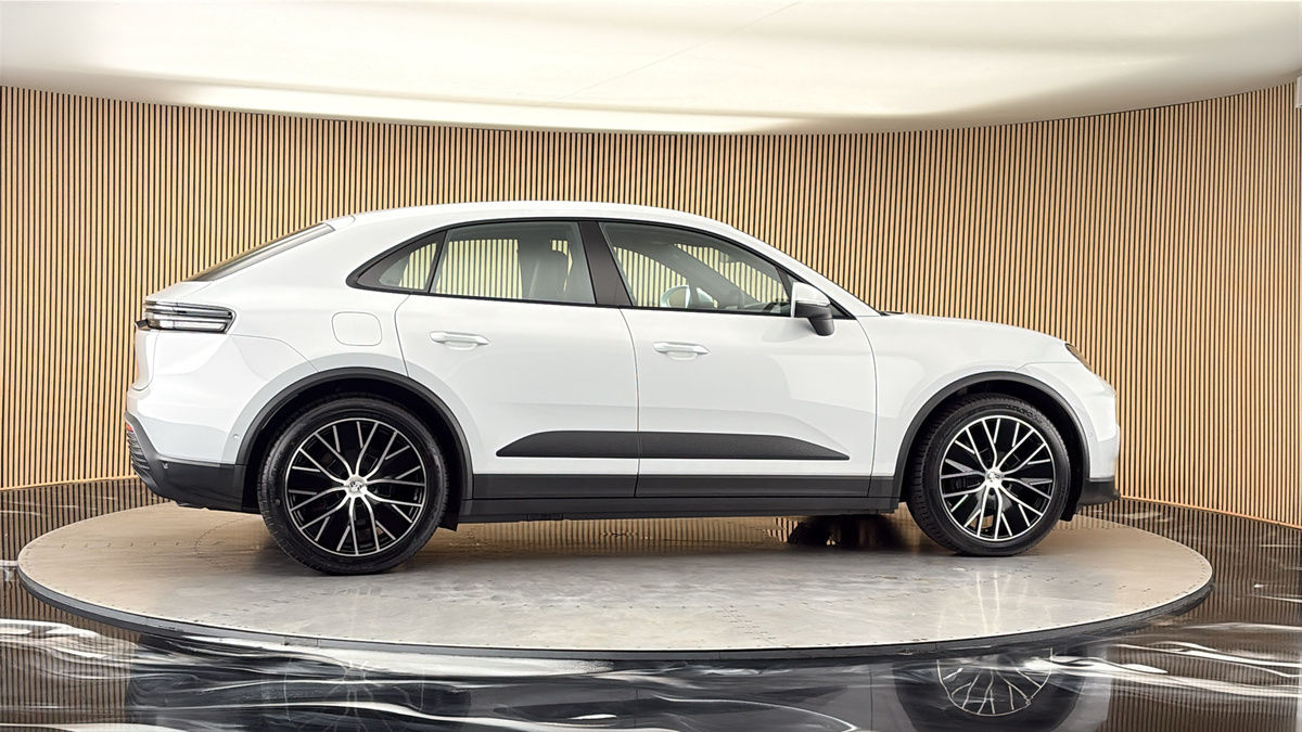 More views of Porsche Macan