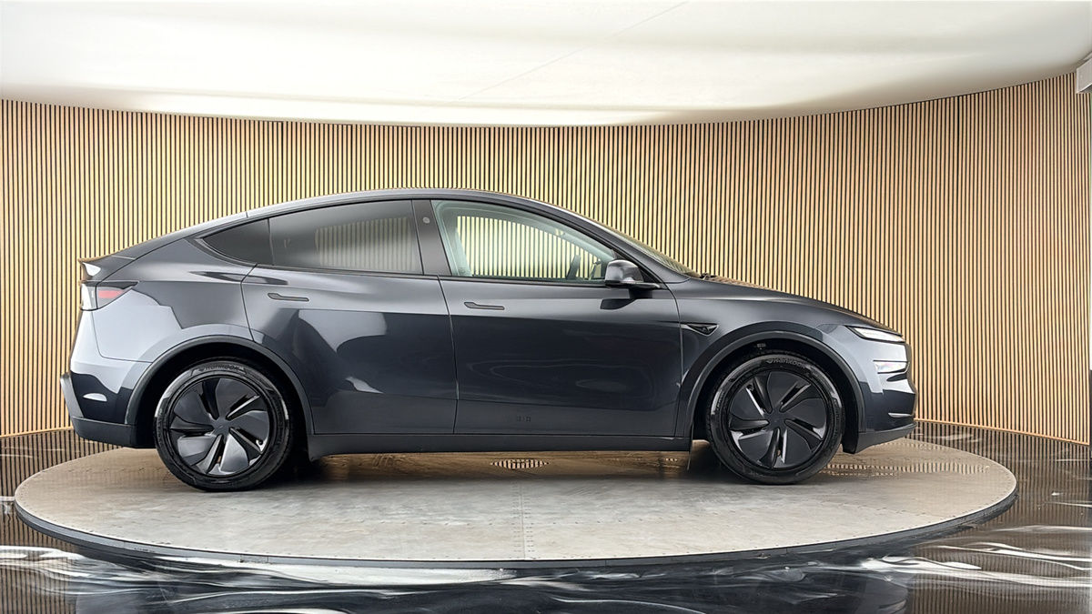 Tesla Model Y Image 16
