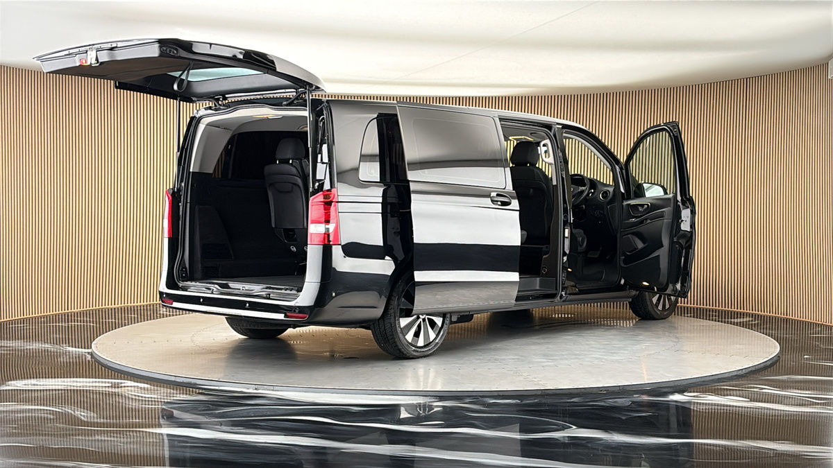 More views of Mercedes-Benz Vito
