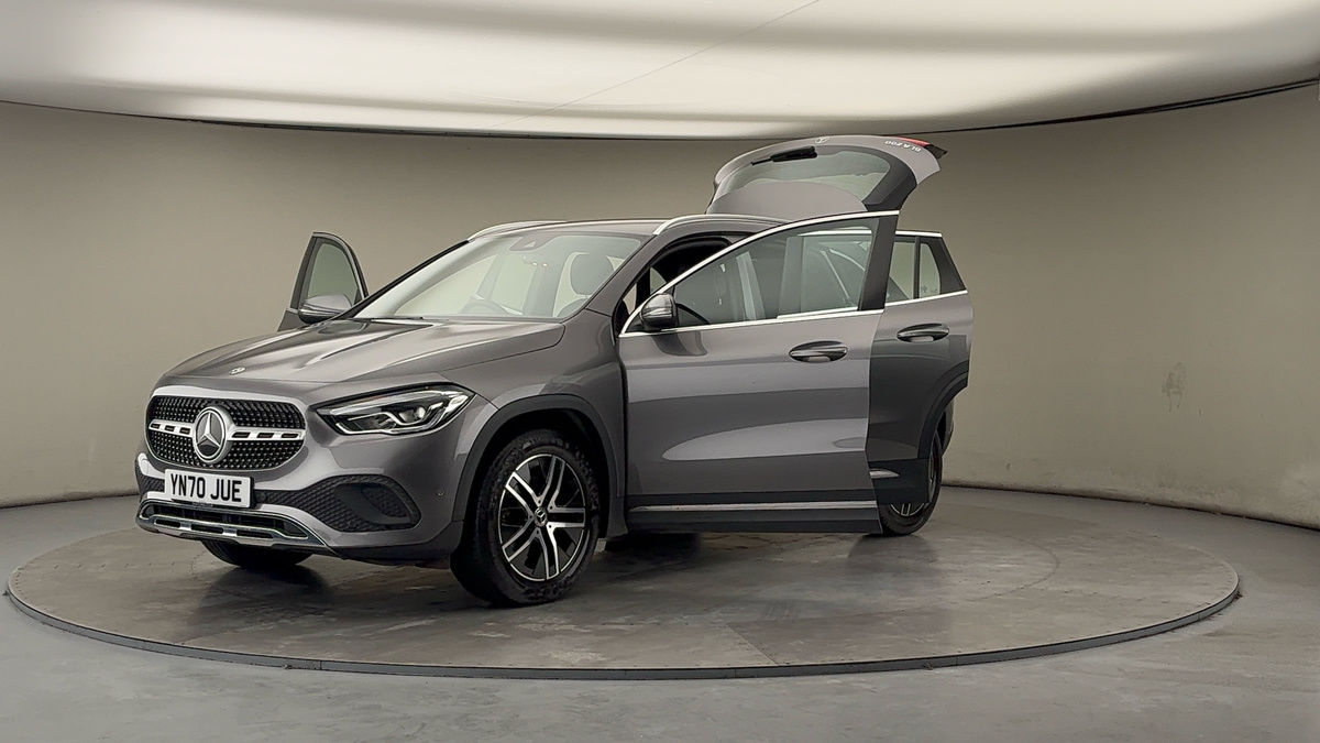 More views of Mercedes-Benz GLA