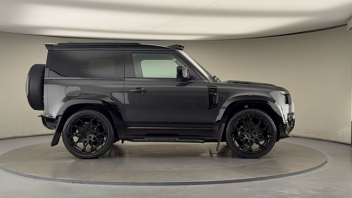 Land Rover Defender 90 Urban Image 16