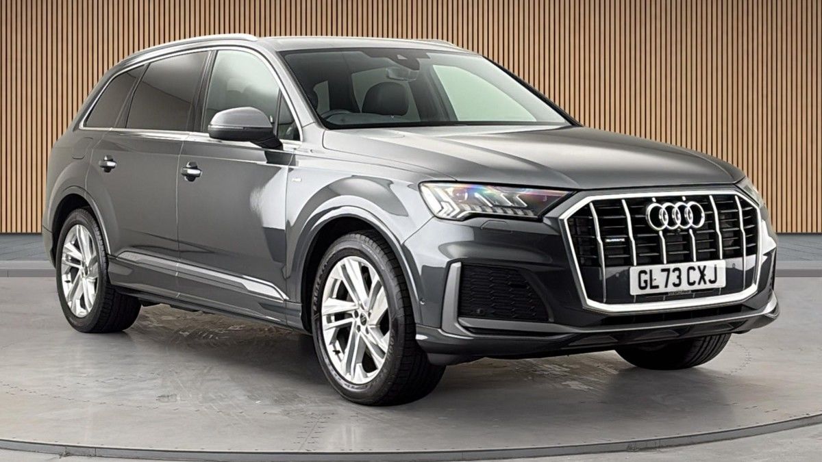 Audi Q7 Sticky Header Image