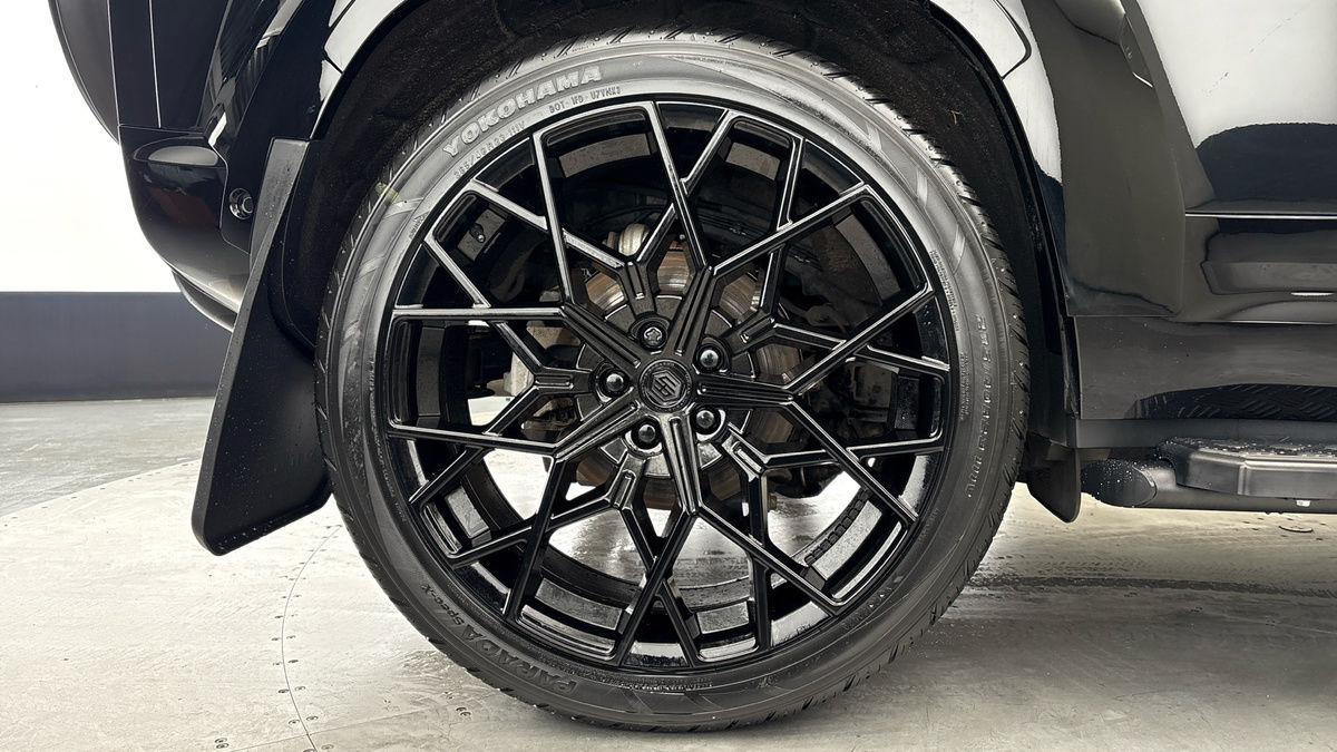 Land Rover Defender 110 Urban Image 10