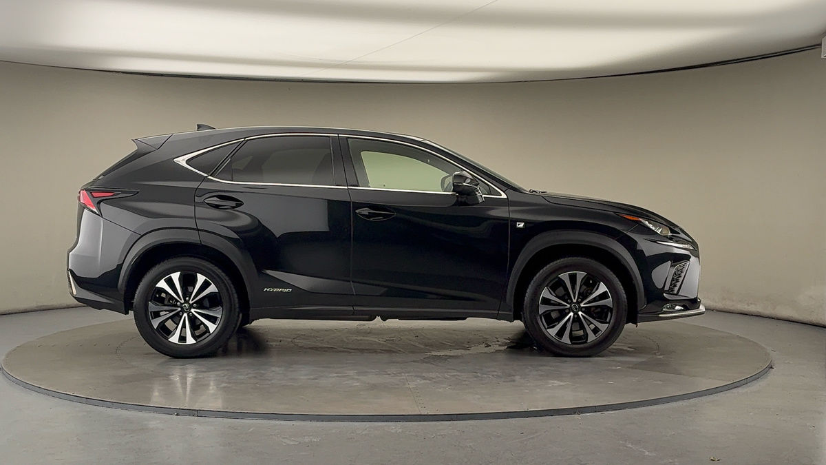 Lexus NX Image 16