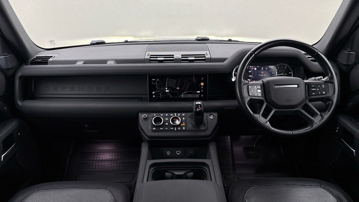 Land Rover Defender 110 Image 12
