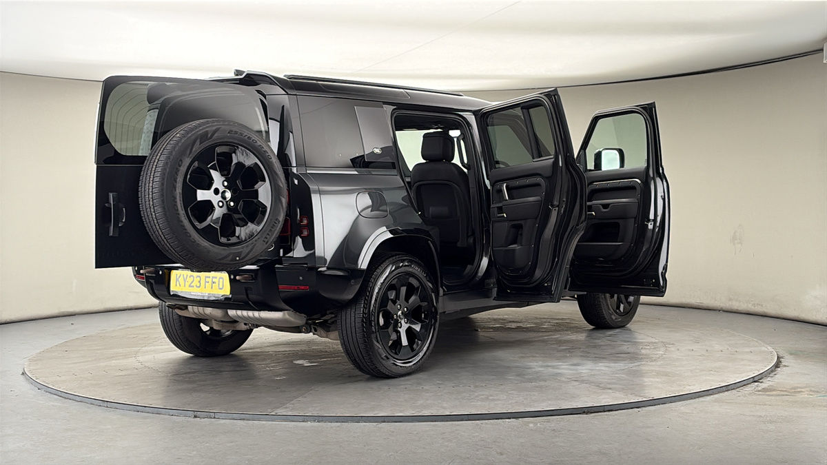 More views of Land Rover Defender 110