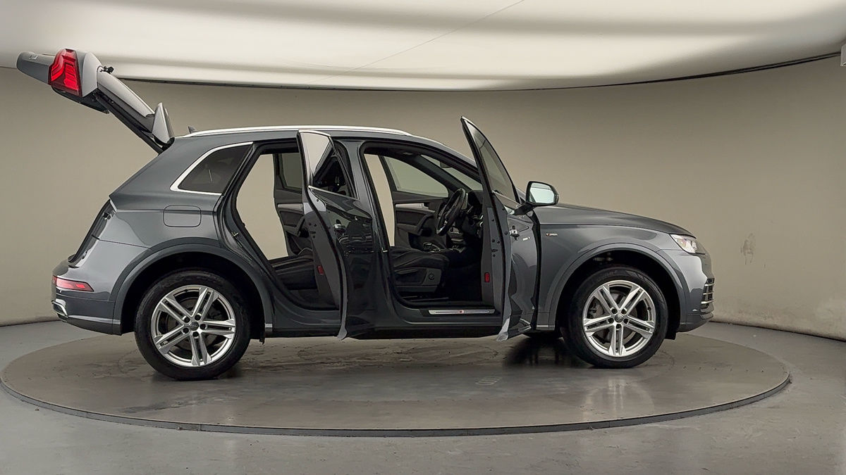 More views of Audi Q5