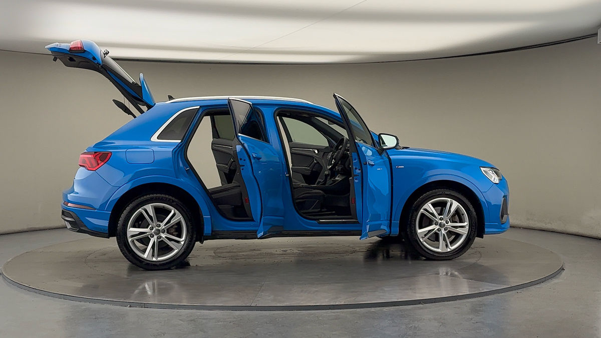 More views of Audi Q3