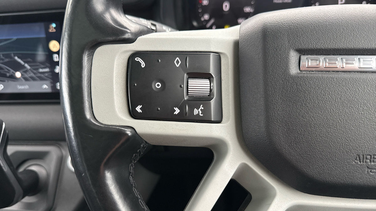 Land Rover Defender 90 Image 13
