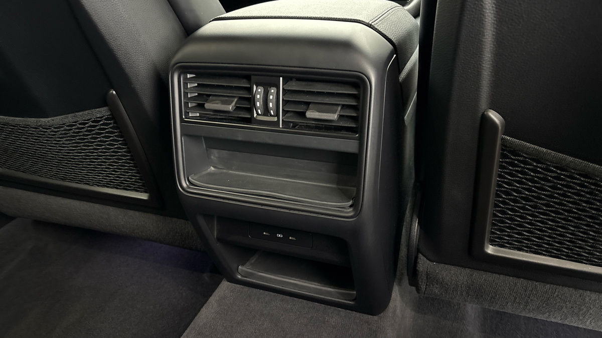 Porsche Cayenne Image 26