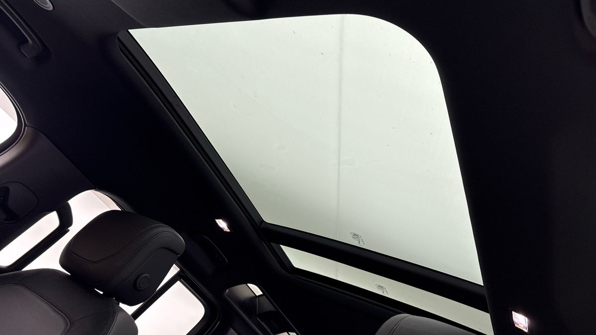 Land Rover Defender 110 Image 6
