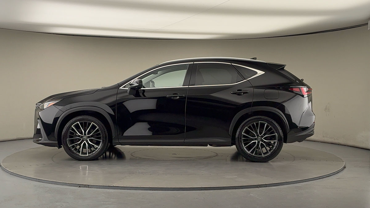 Lexus NX Image 15