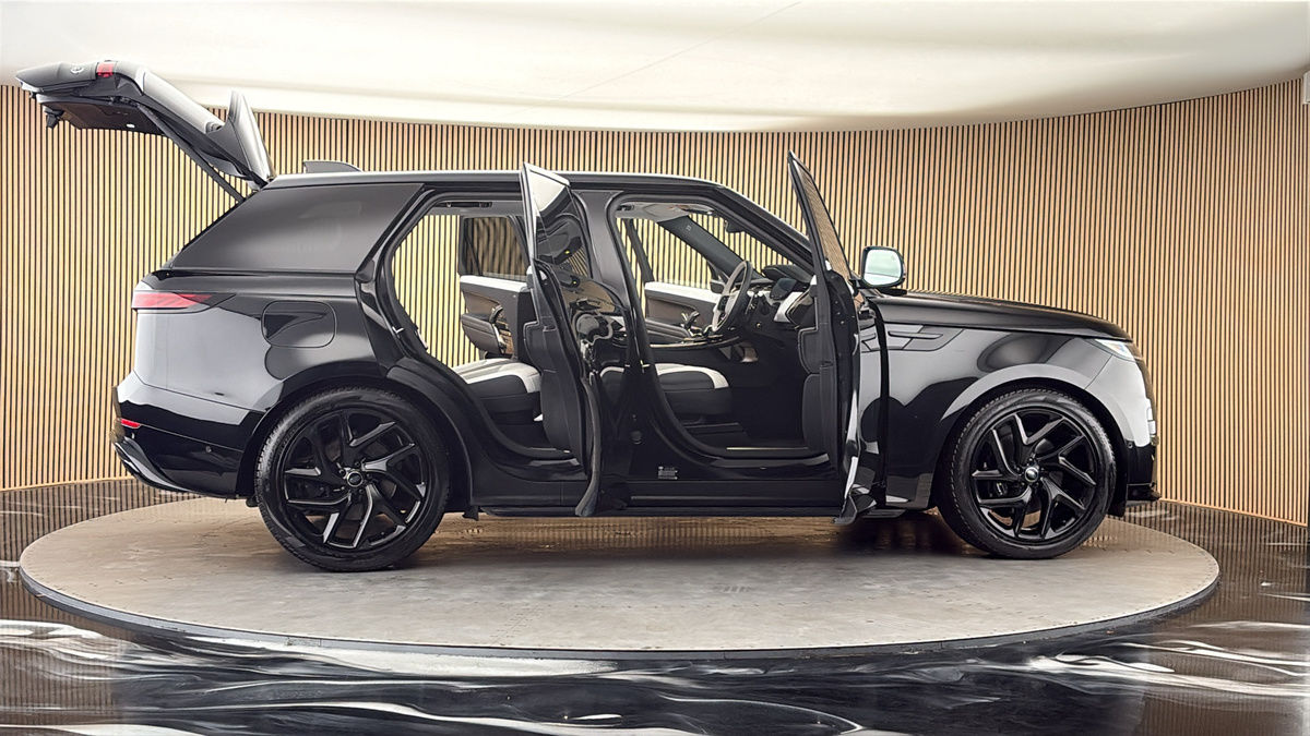 More views of Land Rover Range Rover Sport