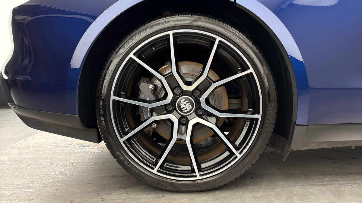Porsche Taycan Image 10
