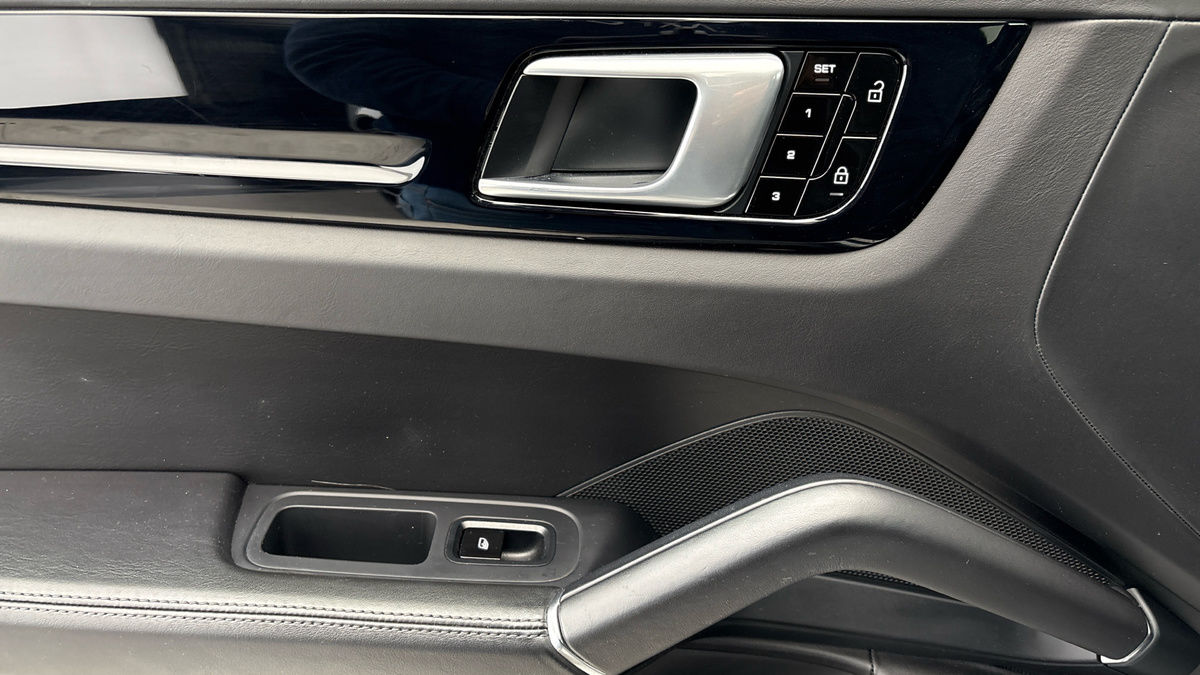 Porsche Cayenne Image 19