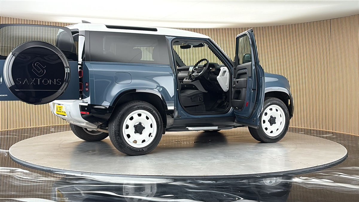 More views of Land Rover Defender 90