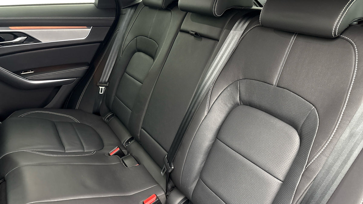 Jaguar F-PACE Image 8